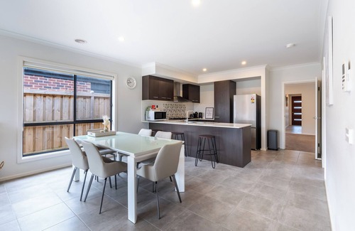 Cranbourne East House | Cranbourne Entire house 4bedroom