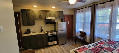 Waterton Park Cabin | Crandell Mountain Lodge