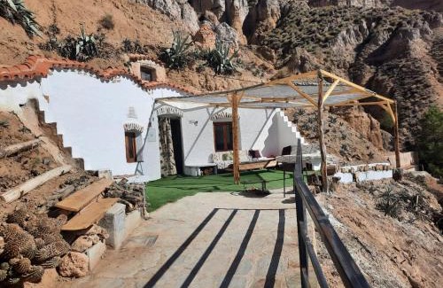 Gorafe House | Creatively designed CaveHouse with jacuzzi