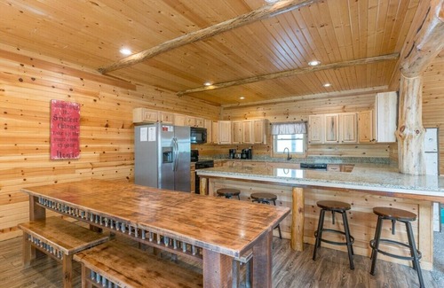 Rockbridge Cabin | Creek Lodge | Hocking Hills | Pool