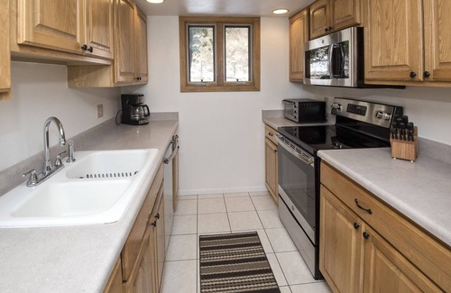 Vail Condo | Creekside 3 Bdrm Condo on Bus line, Convenient, family friendly, Great Value