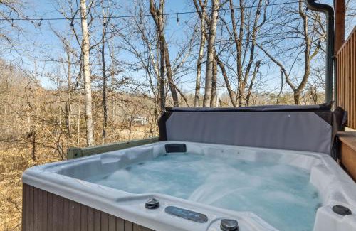 Gatlinburg - Pigeon Forge House | Creekside Cottage is peaceful welcoming dog friendly cabin with amazing views of the valley
