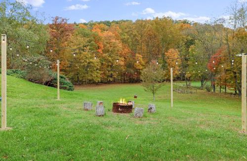 Berkeley Springs House | Creekside Fun Dog-friendly, Games & Fire Pit