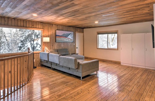 Taku - Campbell House | Creekside Home Centrally Located in Anchorage!