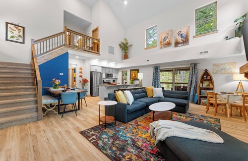 Hollister Cabin | Creekside Retreat Cabin 4BR/4BA with Pond view