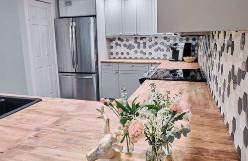 Cougar Creek Hotel | Creekside Villa Family Suite in Canmore