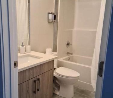 Southwest Edmonton Apartment | Creekwood Lodgette 3-Bedroom Luxury Suite