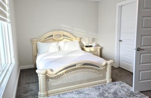 Southwest Edmonton Apartment | Creekwood Lodgette 3-Bedroom Luxury Suite