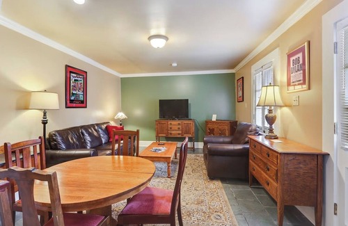 French Quarter Hotel | Creole-Inspired Two Garden Suite – Hidden Gem, Historic, Walkable, Peaceful Stay