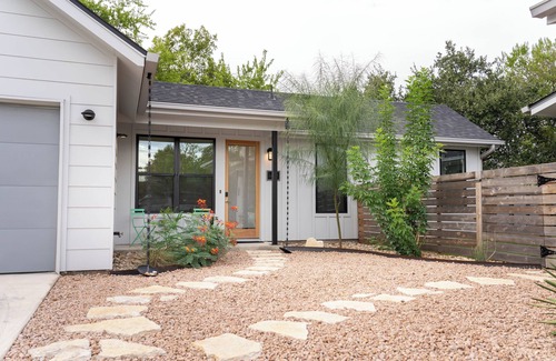 Crestview House | Crestview Casita: Relaxing base near city hotspots