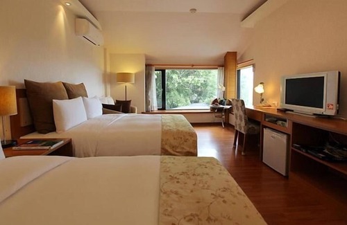 Xiulin House | Crossing The Rainbow Bridge B&B