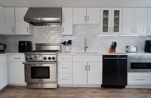 Croton-on-Hudson Apartment | 'Croton Quarters' - Comfortable Apt with Modern Amenities near Food, NYC Close!