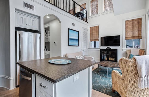 Rosemary Beach Cottage | Crow's Nest: Amazing Carriage House - South of 30A with Gulf Views!