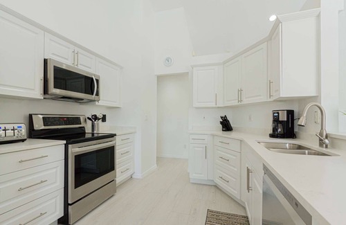 Crown Pointe House | Crown Pointe- Covered Lanai w/TV-Heated South Facing Pool, Newly Renovated home w/3 king beds!