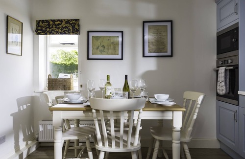 Pattiswick Cottage | Crows Hall - a beautiful house in Colchester sleeping 4 guests