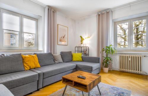 Nordbahnhof Apartment | cruwzo I Spacious 3 BR with WiFi Kitchen Games