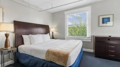 La Vista Hotel | Crystal Bay Historic Hotel