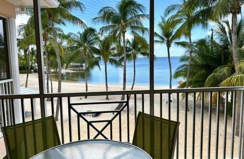 Rum Point House | Crystal Kai Condo
