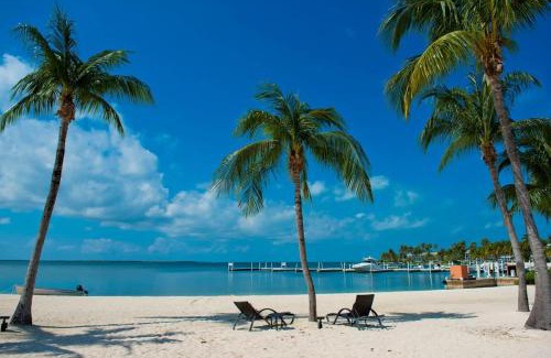 Rum Point House | Crystal Kai Condo