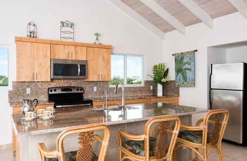 Ocean Point Villa | Crystal Sands BEACHFRONT Villa! Private pool! Best Value for Families & Couples!