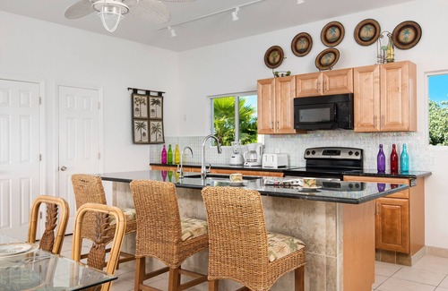 Ocean Point Villa | Crystal Sands BEACHFRONT Villa! Private pool! Best Value for Families & Couples!