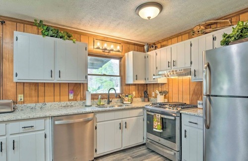 Maggie Valley House | Crystalwood-Cozy Cabin w/Fantastic Views+Creek! Easy Year Round Access!