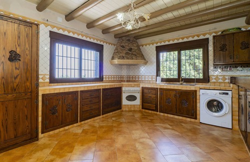 Alhaurin el Grande Villa | Cubo's Whitestone Villa Family Fun/air conditioning/ideal for children/free wifi