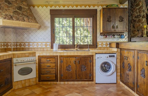 Alhaurin el Grande Villa | Cubo's Whitestone Villa Family Fun/air conditioning/ideal for children/free wifi