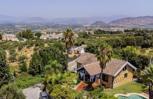 Alhaurin el Grande Villa | Cubo's Whitestone Villa Family Fun/air conditioning/ideal for children/free wifi