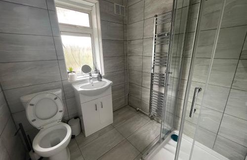 London Borough of Ealing House | Cuckoo Avenue Hububb Stay