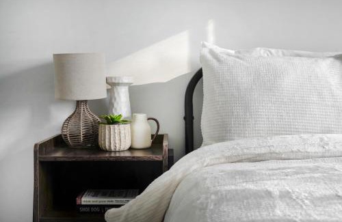 London Borough of Ealing House | Cuckoo Avenue Hububb Stay
