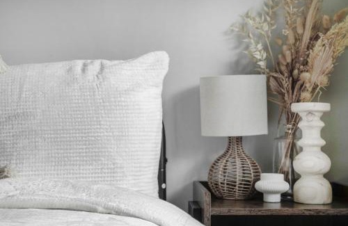 London Borough of Ealing House | Cuckoo Avenue Hububb Stay