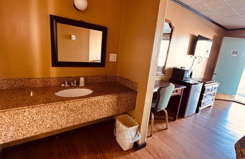 Shields Hotel | Curry’s Motel by OYO Saginaw MI