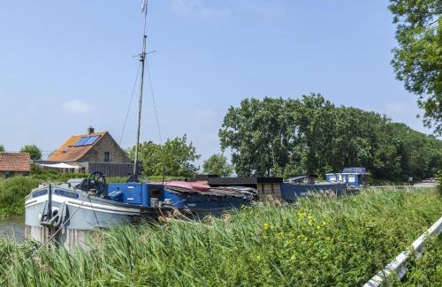 Merkem Boat Rental | Cushy Boat in Merkem with Terrace