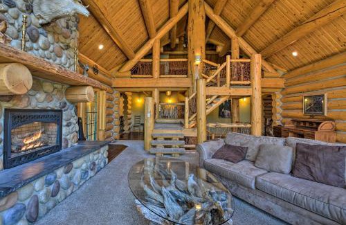 Conner House | Custom Bitterroot Valley Cabin with Hot Tub and Views!