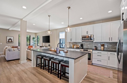 Bowling Green House | CUSTOM FALCON PUTTING GREEN and Luxury combined to create your DREAM stay here in the heart of Bowling Green