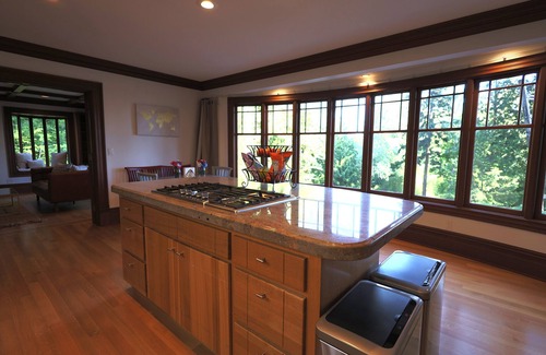 Inglewood-Finn Hill Cabin | Custom Lakeview Lodge - walking distance to Juanita Beach