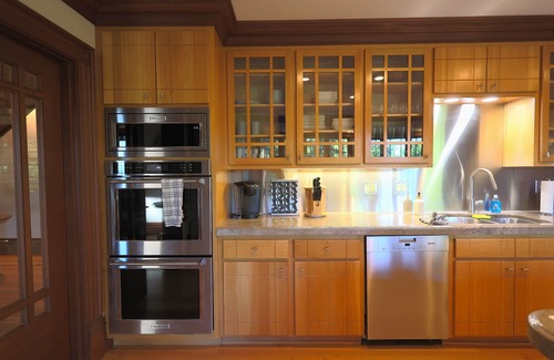 Inglewood-Finn Hill Cabin | Custom Lakeview Lodge - walking distance to Juanita Beach