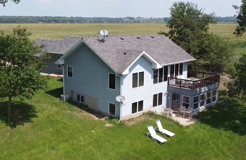 Yankton House | Custom, Private Riverfront Property on 2 acres- Unobstructed River Views!
