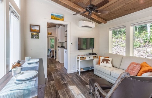 Robbinsville Cottage | Customer Appreciation Year! Get a free night!