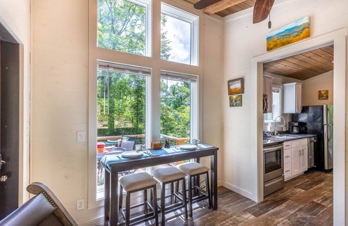 Robbinsville Cottage | Customer Appreciation Year! Get a free night!