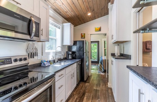 Robbinsville Cottage | Customer Appreciation Year! Get a free night!