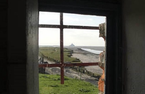 Courtils Cabin | CUSTOMS SHACK (time Vauban) in bay of Mont Saint Michel
