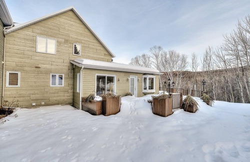 Baie-St-Paul Apartment | Cute Apt with Views with Fireplace, 10 min Massif