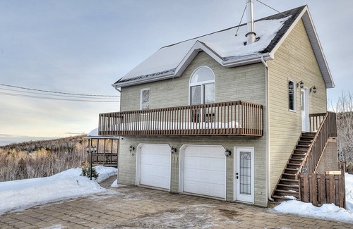 Baie-St-Paul Apartment | Cute Apt with Views with Fireplace, 10 min Massif