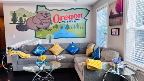 Albany House | Cute Artsy7 Getaway, large parking, 20mins to OSU