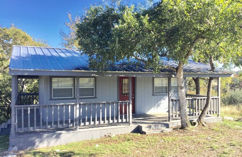 Boerne House | Cute cabin overlooking Spring Creek
