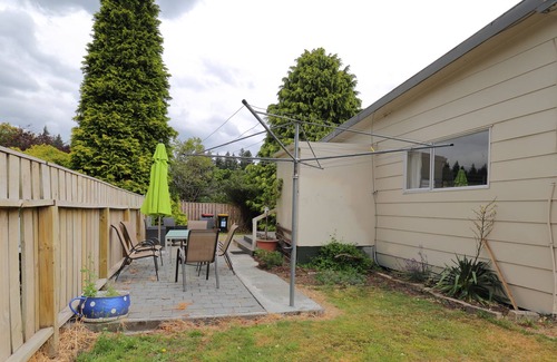 Te Anau Cottage | Cute Cottage 2 mins walk to Lake Te Anau and DOC