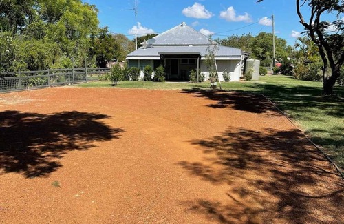 Blackall Cottage | Cute Cottage in Blackall