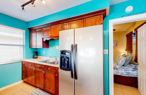 Sunset Beach Cottage | Cute cottage near the beach with grill, enclosed yard, fast WiFi, W/D, deck & AC